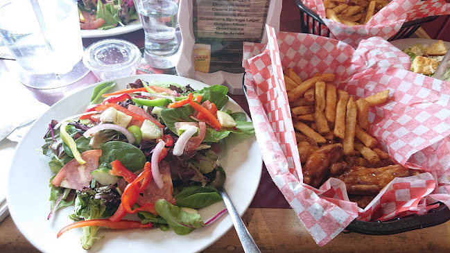 96 Yonge St, Kingston, ON K7M 1K4