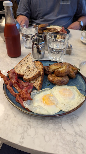 773 Hornby St, Vancouver, BC V6Z 1S4