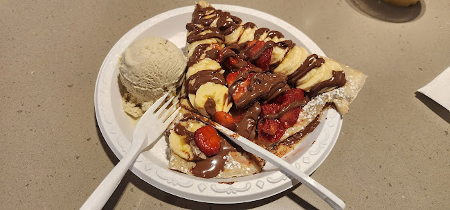 220 Yonge St, Toronto, ON M5B 2H1