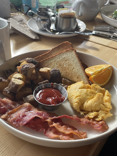 Tap & Barrel • Shipyards - North Vancouver