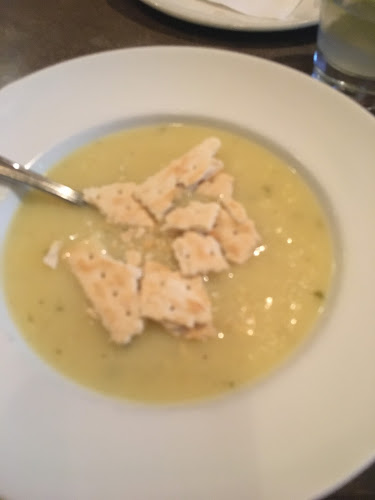 Opinii despre Mano's Restaurant & Lounge în Saskatoon - Hospitality and gastronomy