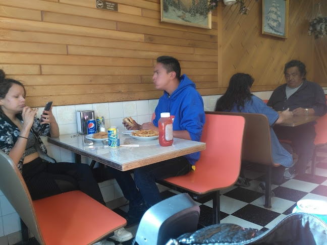 Opinii despre Juney's Restaurant în Winnipeg - Hospitality and gastronomy