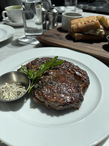 RH Courtyard Restaurant at RH Toronto