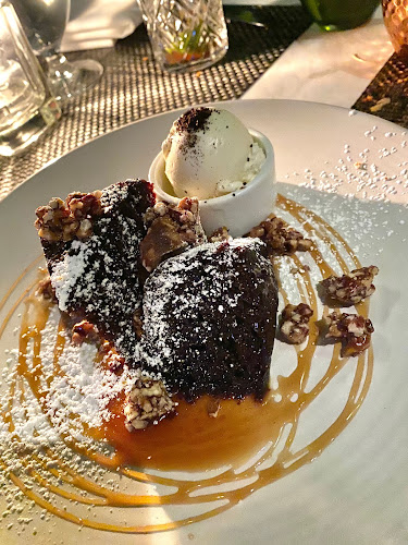 Glo Restaurant + Lounge