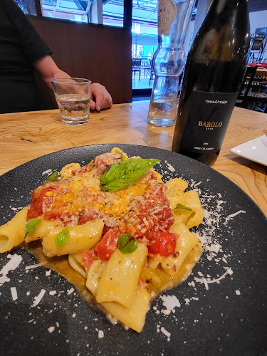 320 King St W, Kitchener, ON N2G 1B7