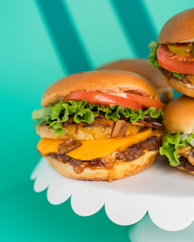 V Burger - 17 Ave - Ice Cream and Burger - Hospitality and gastronomy