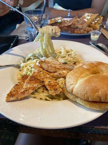 Ricky's All Day Grill - Walnut Grove - Hospitality and gastronomy