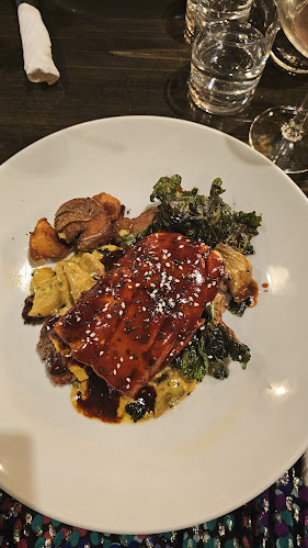 160 Bay St, Ottawa, ON K1R 7X8