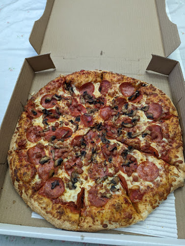 Opinii despre Comino's Pizza & Wings în Whitby - Hospitality and gastronomy