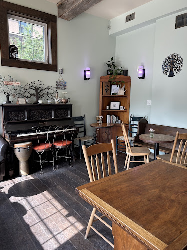 Shady Grove ~Lukaya Cafe~ - Hamilton