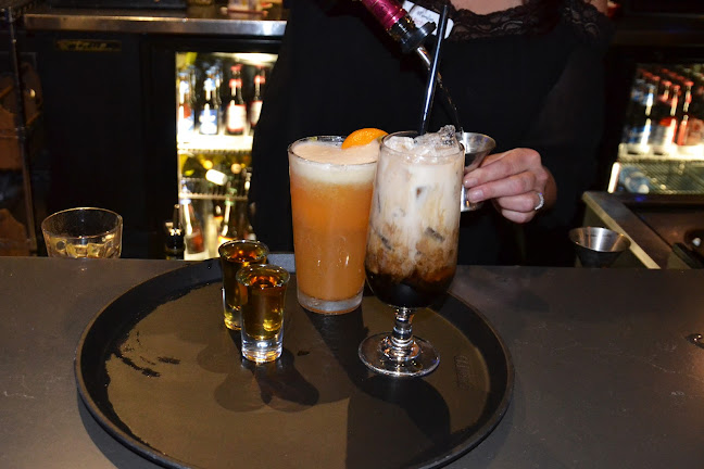 Comentarii opinii despre Mona Lisa Pub | Sports Pub in Edmonton | Karaoke Night | Pool League Tournaments