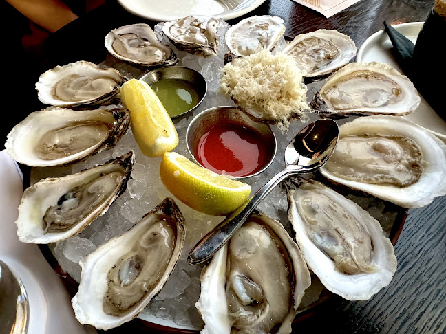 Opinii despre Major Tom Bar în Calgary - Hospitality and gastronomy