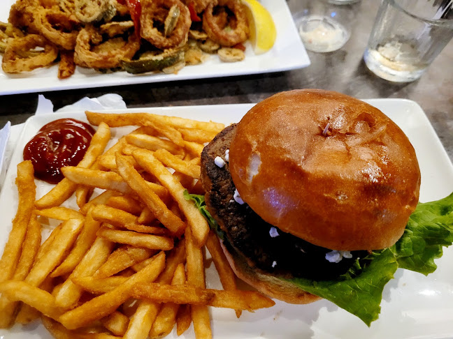 33 Taunton Rd W, Oshawa, ON L1G 7B4