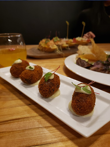 230 Commerce Valley Dr E #2, Thornhill, ON L3T 7Y3