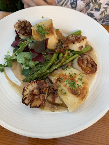 944 Fort St, Victoria, BC V8V 3K2