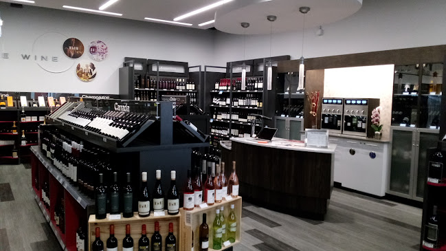Opinii despre Transcona Square Liquor Mart în Winnipeg - Hospitality and gastronomy