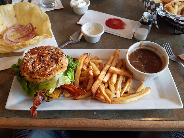 Headquarters Restaurant and Bar - Sherwood Park