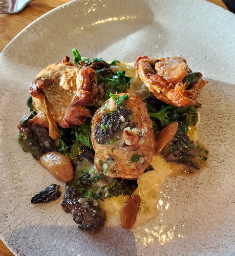 Home Block at CedarCreek Estate Winery - Hospitality and gastronomy