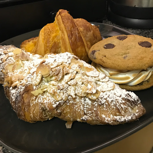 Opinii despre Cadeaux Bakery în Vancouver - Hospitality and gastronomy