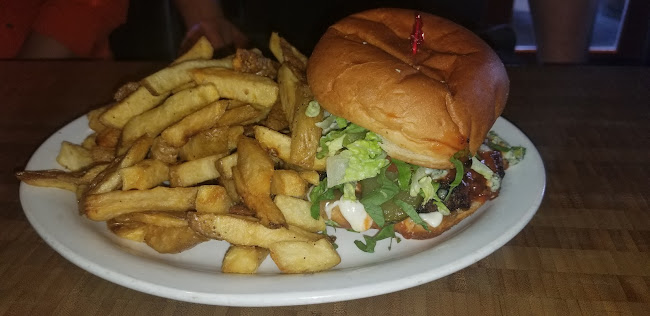 Comentarii opinii despre Kettle Valley Public On Main Bar & Grill