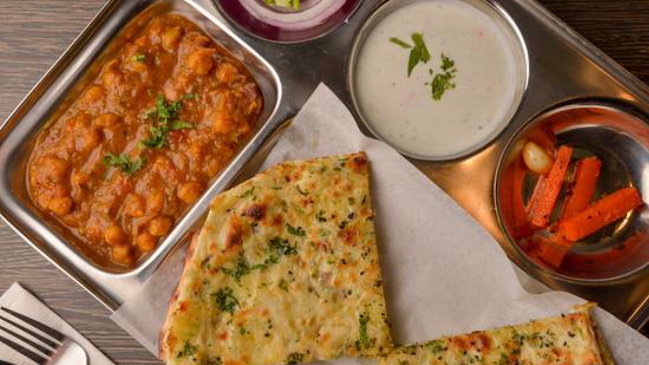 Opinii despre Desi Bites Restaurants Dine In & Takeout Juice Bar în Surrey - Hospitality and gastronomy