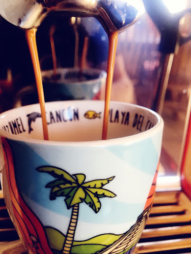 Cracked Bean Co. Coffee - Hospitality and gastronomy