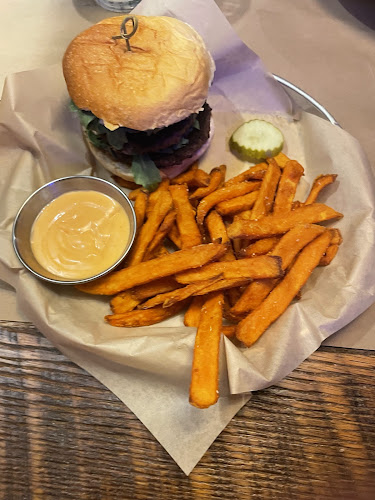 2 Bloor St E, Toronto, ON M4W 1A8