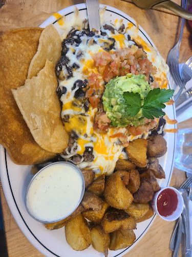 919 Fort St, Victoria, BC V8V 3K3