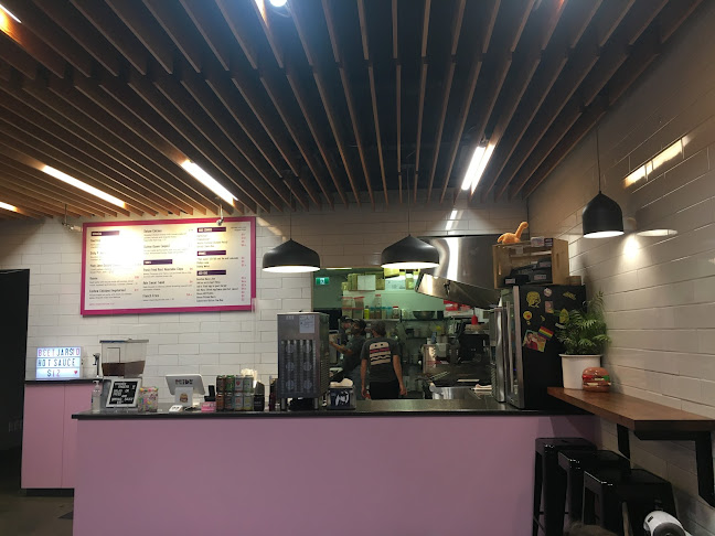 Opinii despre Deadbeetz Burgers în Victoria - Hospitality and gastronomy