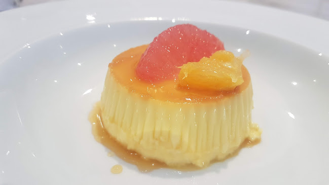 100 Cumberland St, Toronto, ON M5R 1A6