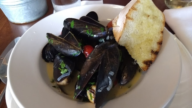 Tide and Vine Oyster House - Niagara Falls