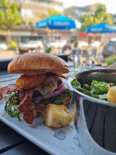 3255 W Broadway, Vancouver, BC V6K 2H5