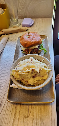 Big Feast Bistro - Maple Ridge