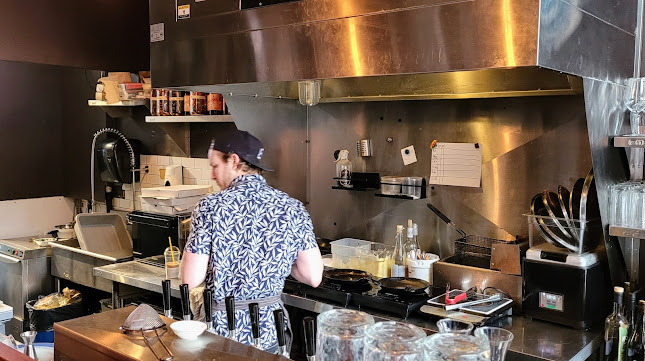 Hank's *A Restaurant - Victoria