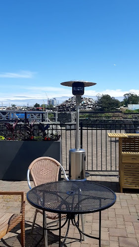 Glo Restaurant + Lounge