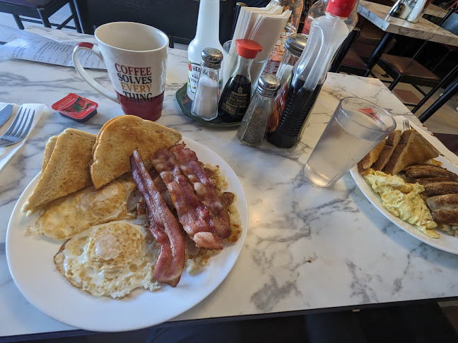 Evelyn's Cafe & Bistro - Hospitality and gastronomy