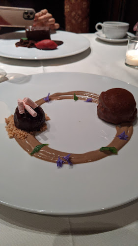 845 Hornby St, Vancouver, BC V6Z 1V1