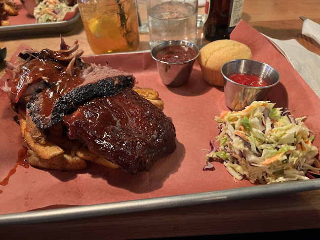 Comentarii opinii despre Smoke and Bones BBQ