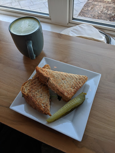 Opinii despre Naked Bean Espresso Bar and Cafe în Regina - Hospitality and gastronomy