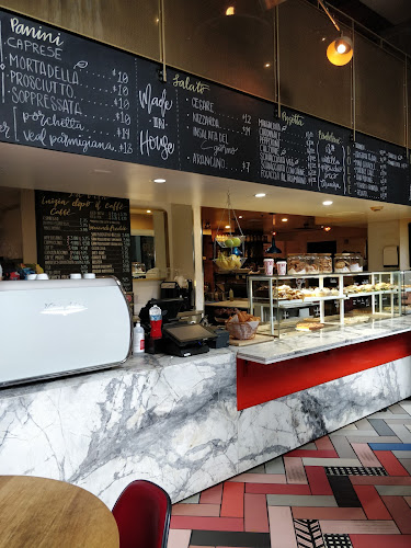 633 King St W, Toronto, ON M5V 1M5