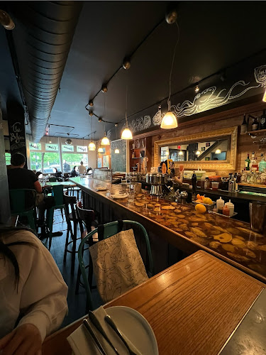 100 Adelaide St E, Toronto, ON M5C 1K9