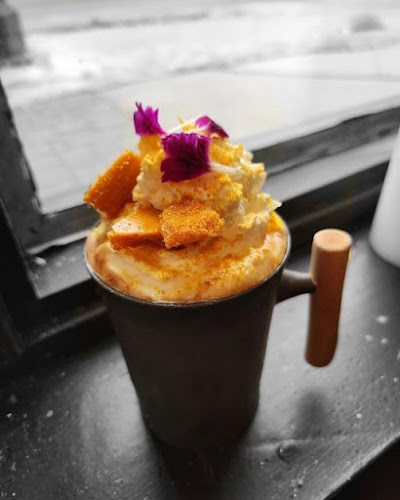 211 Hunter St W, Peterborough, ON K9H 2L1