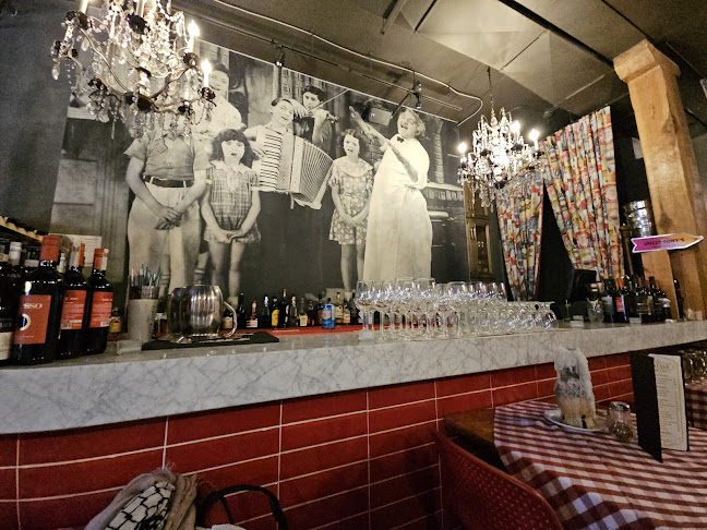 38 Wellington St E, Toronto, ON M5E 1C7