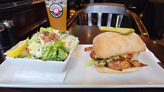 888 W Cordova St, Vancouver, BC V6C 0A7