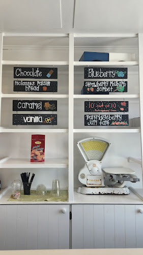 Growlers Ice Cream Shop - Joe Batt's Arm