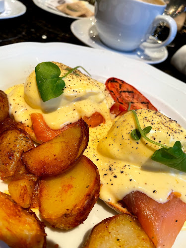 845 Hornby St, Vancouver, BC V6Z 1V1