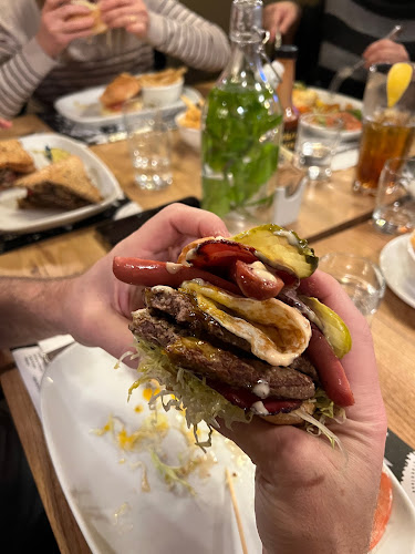 1550 Philip Ave, North Vancouver, BC V7P 2V8