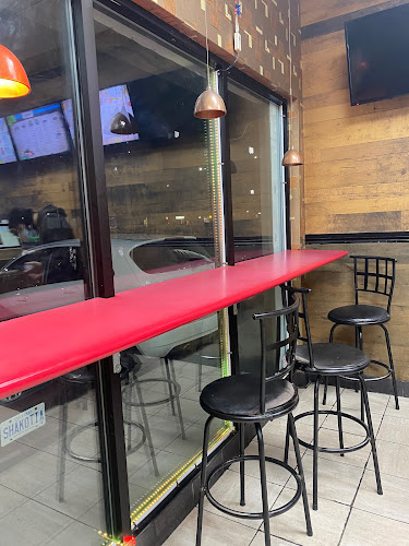 Opinii despre LAVA PIZZA AND WINGS STONEY CREEK în Hamilton - Hospitality and gastronomy