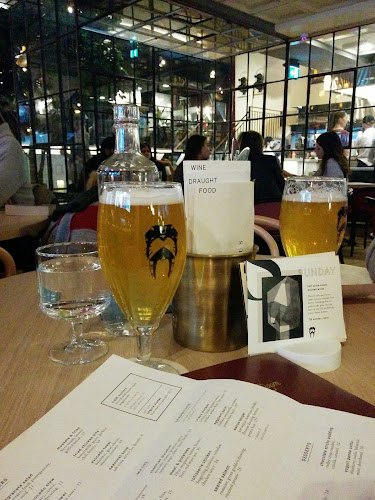 Opinii despre Walrus Pub & Beer Hall în Toronto - Hospitality and gastronomy