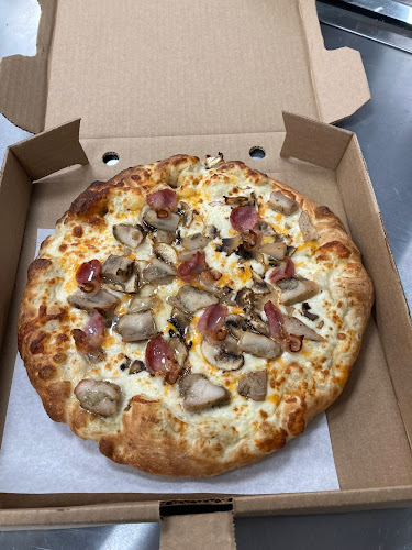 Opinii despre People's Pizza în St. John's - Hospitality and gastronomy